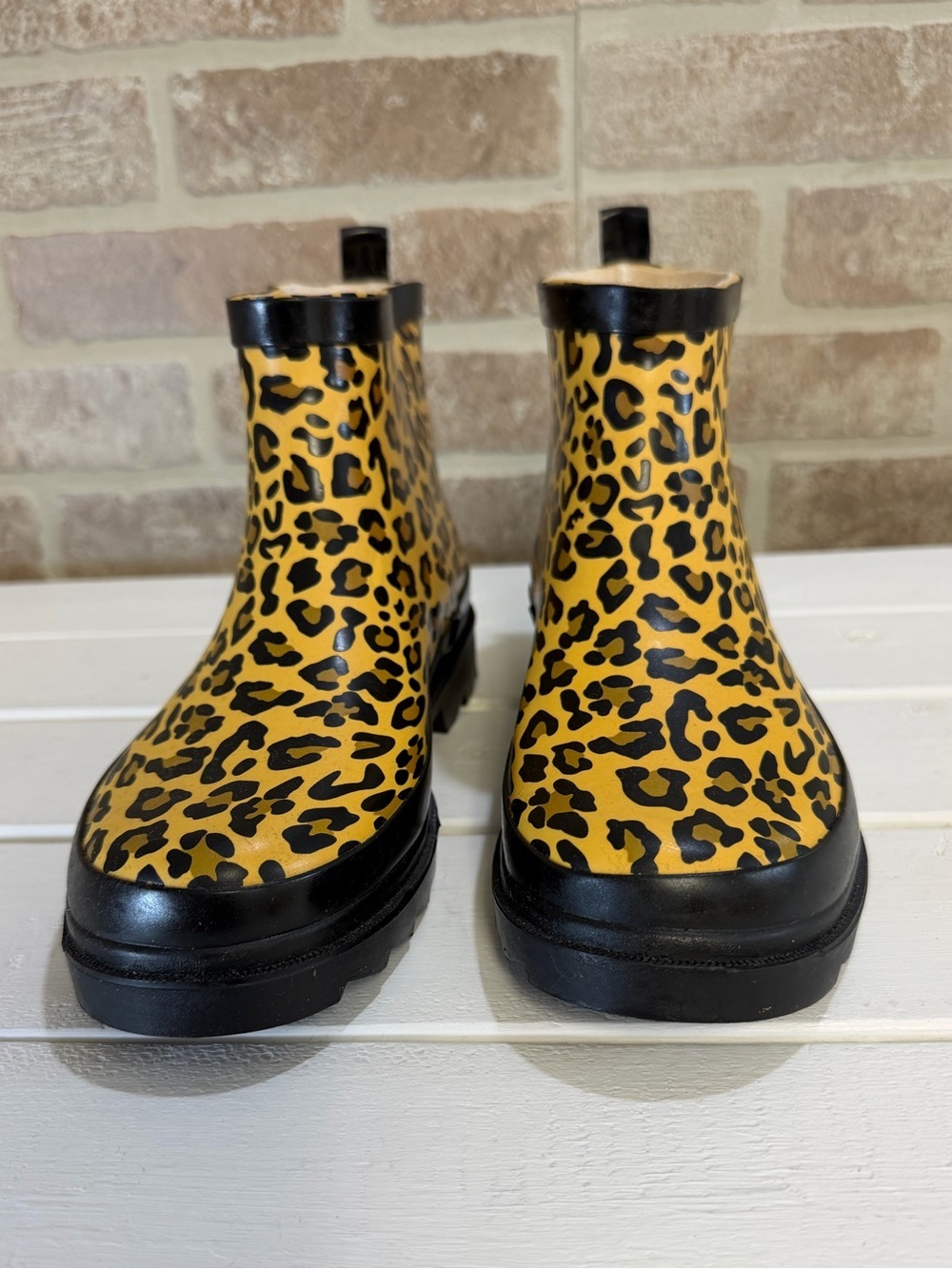 Via Rosa Leopard Print Waterproof Rain Boots Womens Sz 6 Chelsea Ankle Lug Boots - Picture 3 of 11